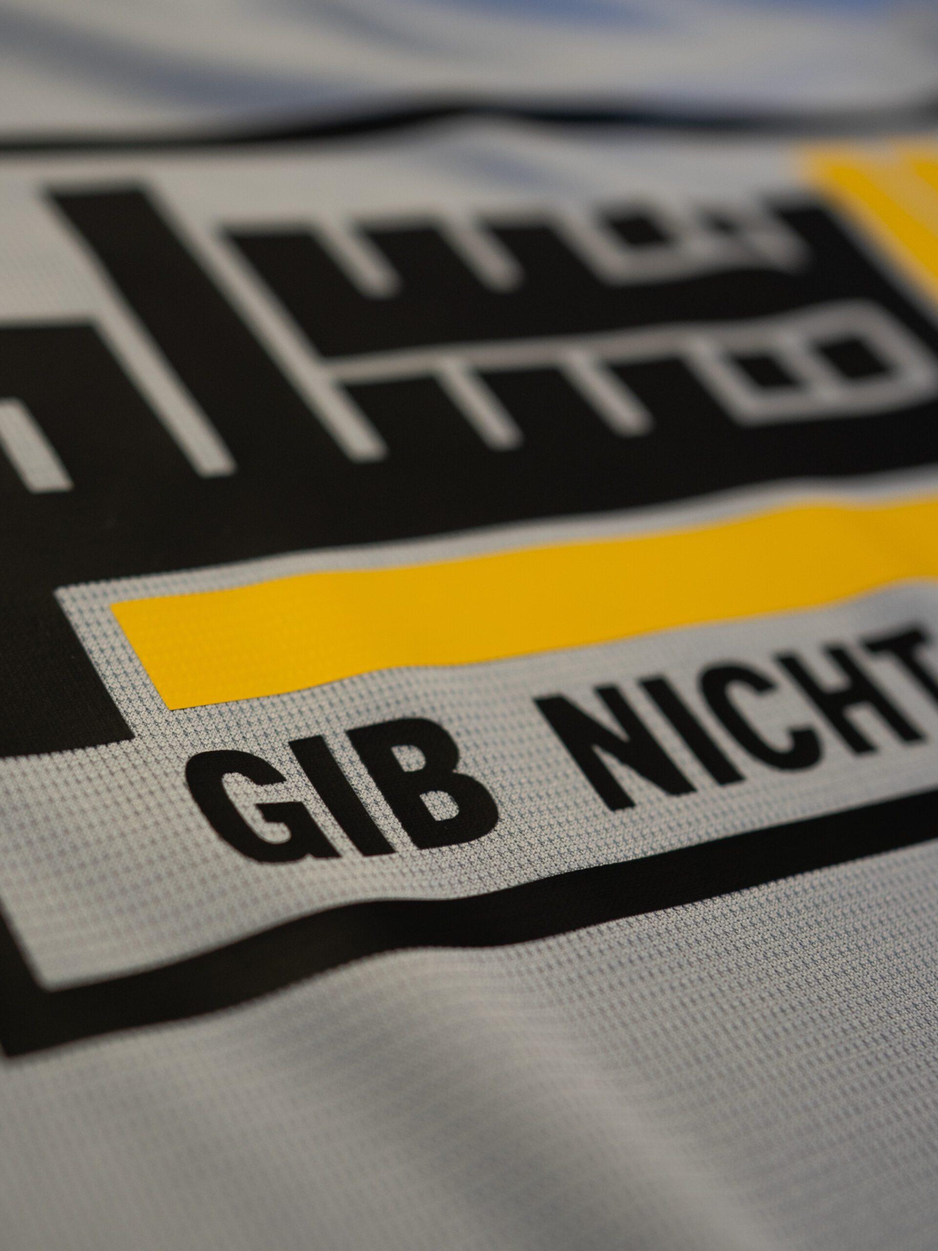 „Gib nicht auf!“ Herren Sport T‑Shirt – arabisch-deutscher Schrift – Bild 2